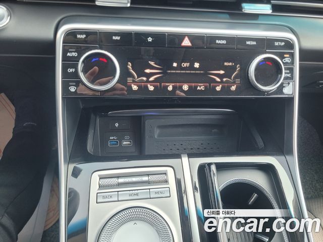 Genesis GV80 2020 — photo 11