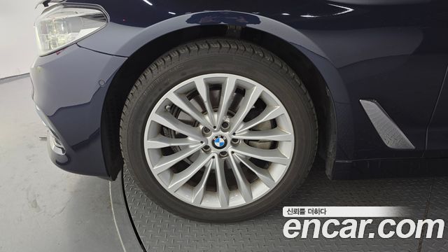 BMW 5-Series 2020 — photo 5
