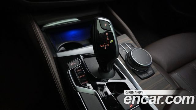 BMW 5-Series 2020 — photo 9