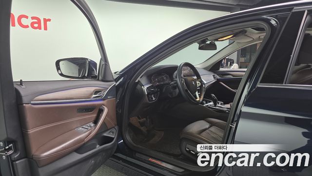 BMW 5-Series 2020 — photo 10