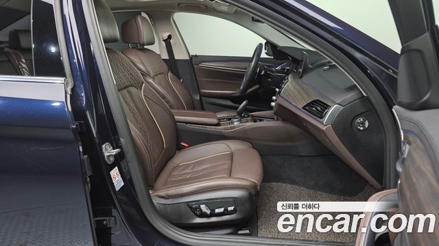 BMW 5-Series 2020 — photo 11