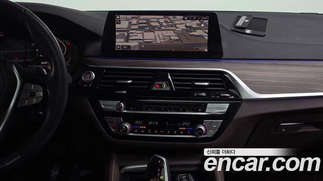 BMW 5-Series 2020 — photo 14