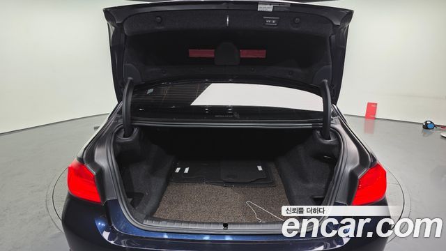 BMW 5-Series 2020 — photo 20
