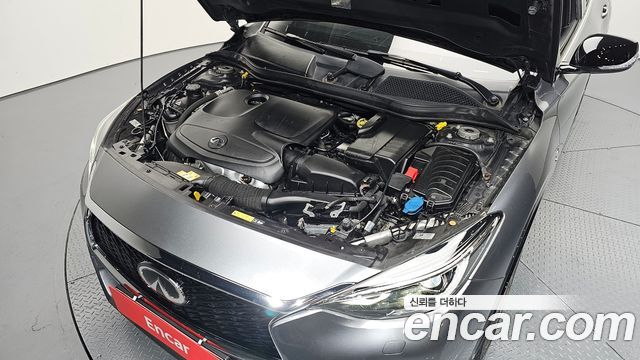 Infiniti Q30 2017 — photo 6