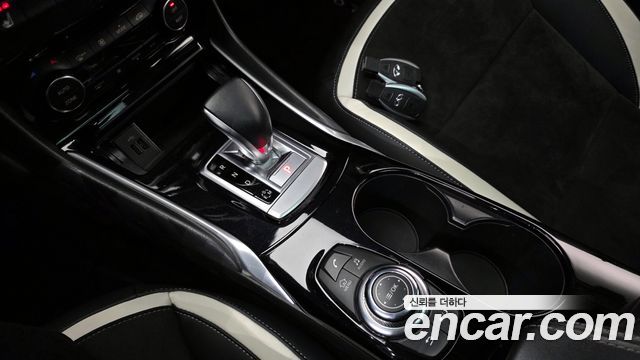 Infiniti Q30 2017 — photo 9