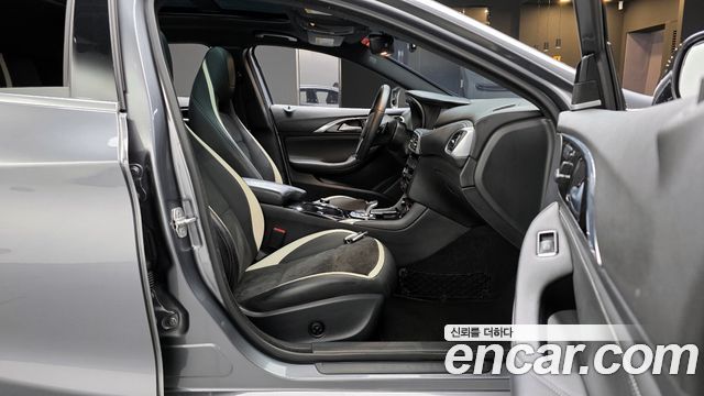 Infiniti Q30 2017 — photo 10