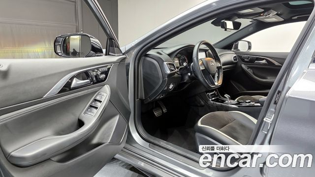 Infiniti Q30 2017 — photo 11