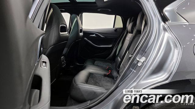 Infiniti Q30 2017 — photo 12
