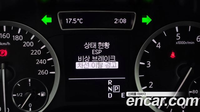 Infiniti Q30 2017 — photo 17