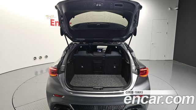 Infiniti Q30 2017 — photo 20