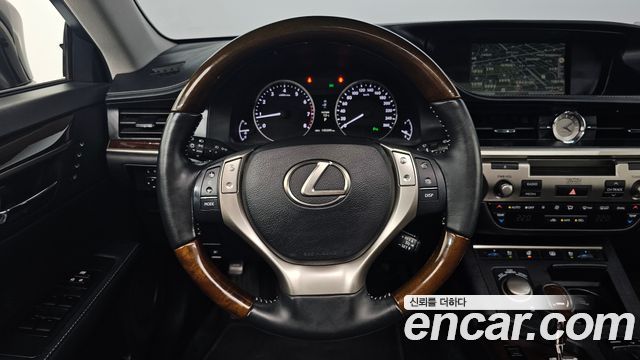 Lexus ES 2013 — photo 13