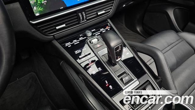 Porsche Cayenne 2019 — photo 9
