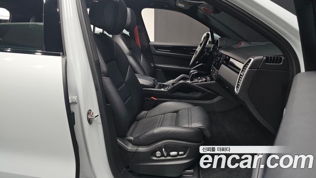 Porsche Cayenne 2019 — photo 10
