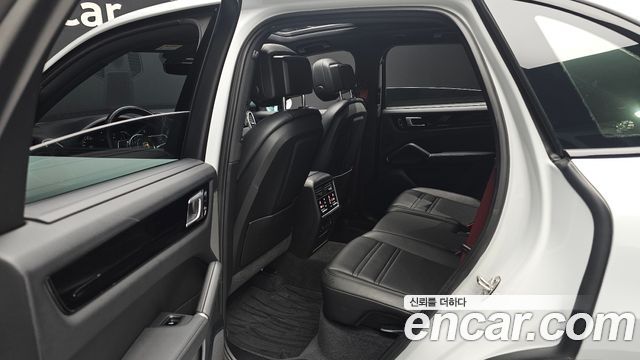 Porsche Cayenne 2019 — photo 12