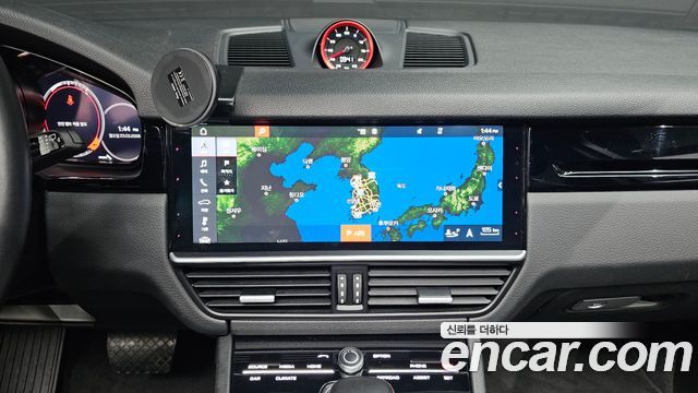 Porsche Cayenne 2019 — photo 14