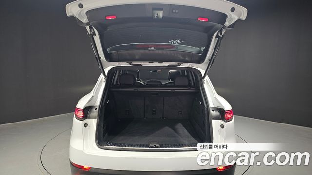 Porsche Cayenne 2019 — photo 20