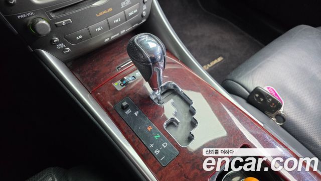 Lexus IS 2008 — photo 9