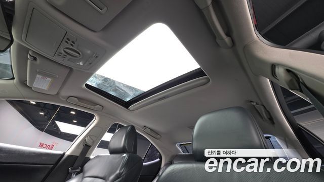 Lexus IS 2008 — photo 11
