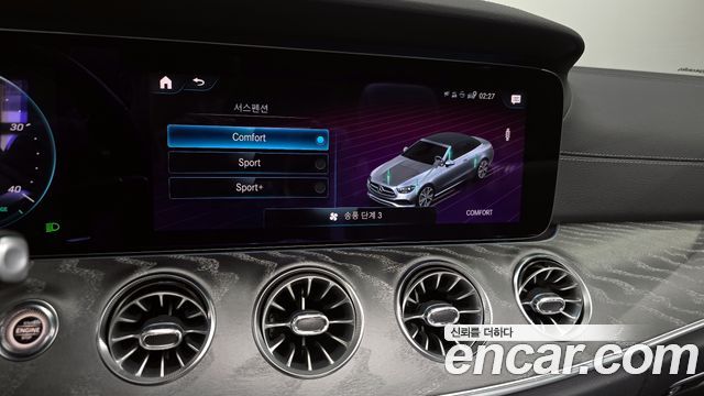 Mercedes-Benz E-Class 2021 — photo 17
