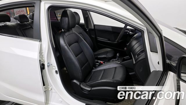 Kia K3 2015 — photo 12