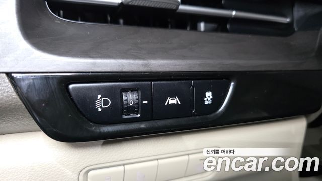 Kia Canival 2022 — photo 16