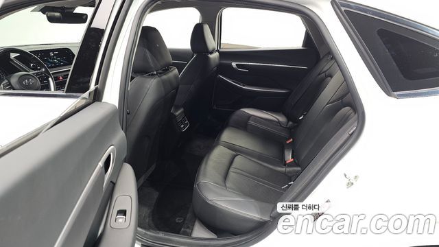 Hyundai Sonata 2022 — photo 18