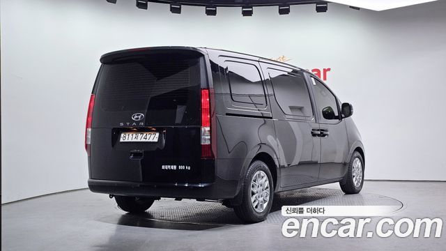 Hyundai Staria 2023 — photo 2