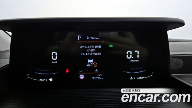 Hyundai Staria 2023 — photo 8