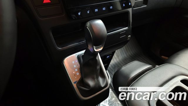 Hyundai Staria 2023 — photo 9