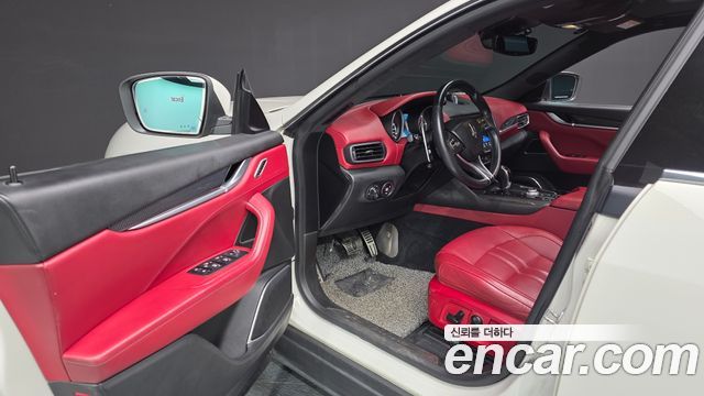 Maserati Levante 2018 — photo 10