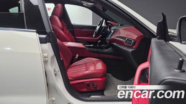 Maserati Levante 2018 — photo 11