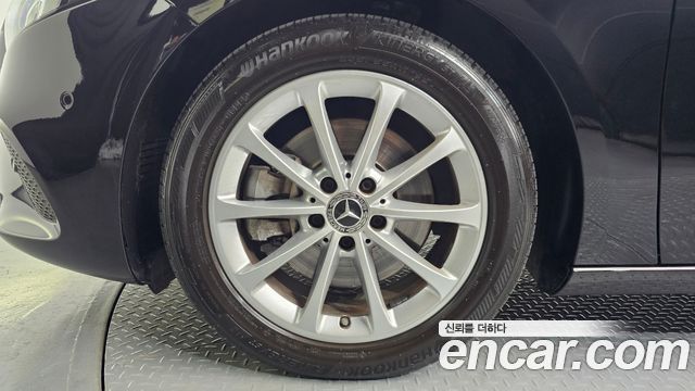 Mercedes-Benz A-Class 2020 — photo 5