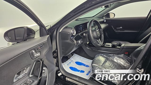 Mercedes-Benz A-Class 2020 — photo 10