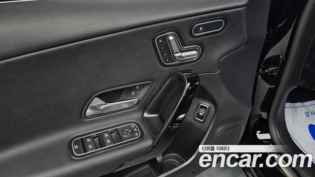 Mercedes-Benz A-Class 2020 — photo 13