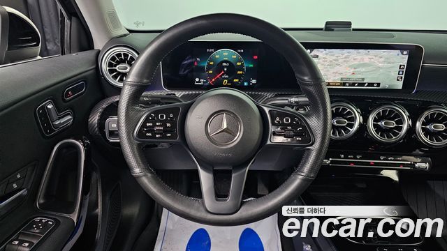 Mercedes-Benz A-Class 2020 — photo 16