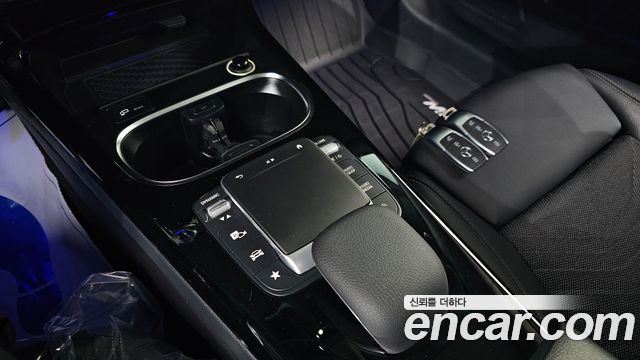 Mercedes-Benz A-Class 2020 — photo 20