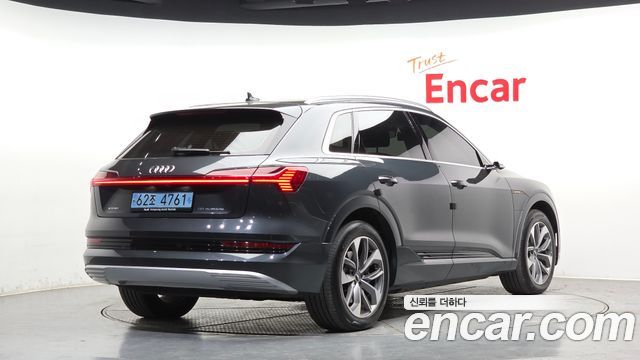 Audi e-tron 2020 — photo 2
