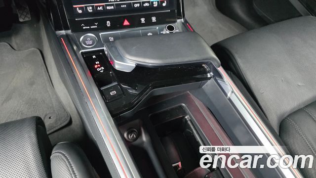 Audi e-tron 2020 — photo 9