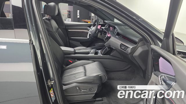 Audi e-tron 2020 — photo 11