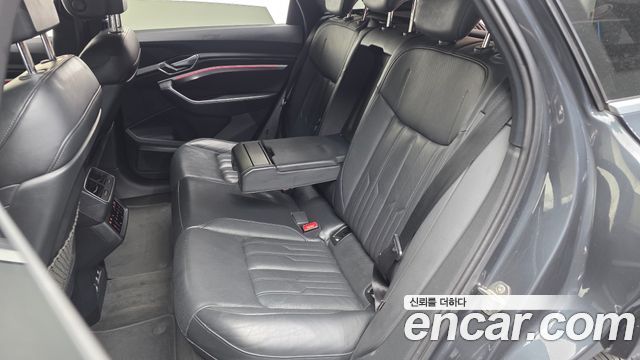 Audi e-tron 2020 — photo 12