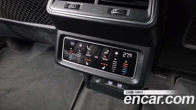 Audi e-tron 2020 — photo 18