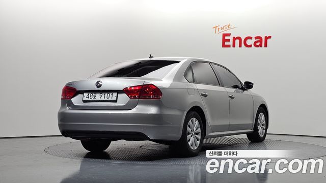 Volkswagen Passat 2013 — photo 2