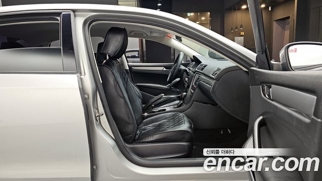 Volkswagen Passat 2013 — photo 11