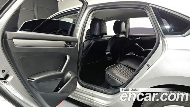 Volkswagen Passat 2013 — photo 12