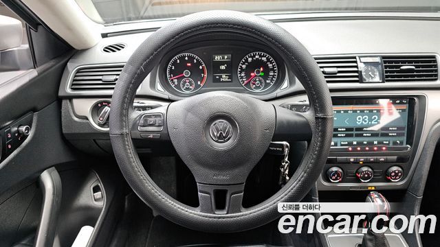 Volkswagen Passat 2013 — photo 13