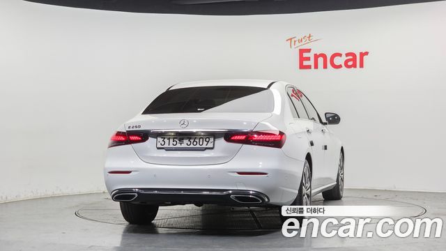 Mercedes-Benz E-Class 2021 — photo 4