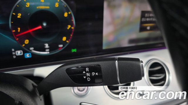 Mercedes-Benz E-Class 2021 — photo 9