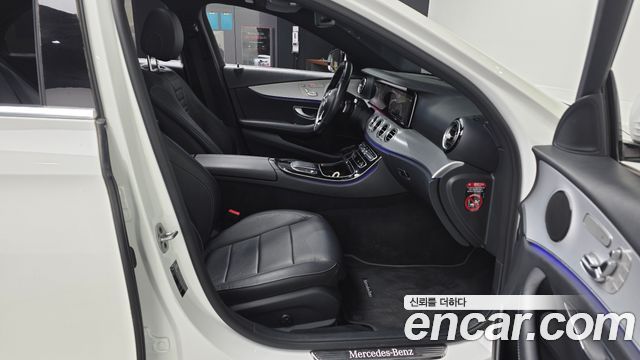 Mercedes-Benz E-Class 2021 — photo 11
