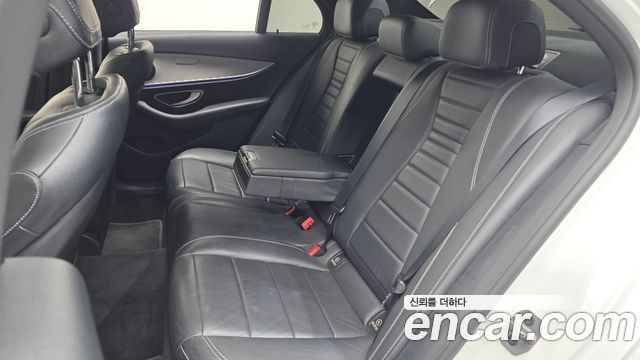 Mercedes-Benz E-Class 2021 — photo 12