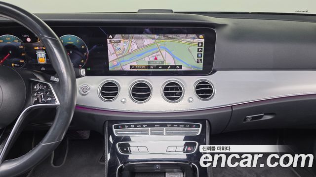 Mercedes-Benz E-Class 2021 — photo 14